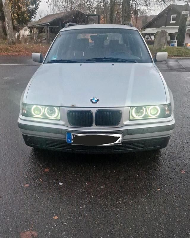 Grau Gebraucht 1998 BMW 316 Kombi | 1.500 € - Bild 1/4