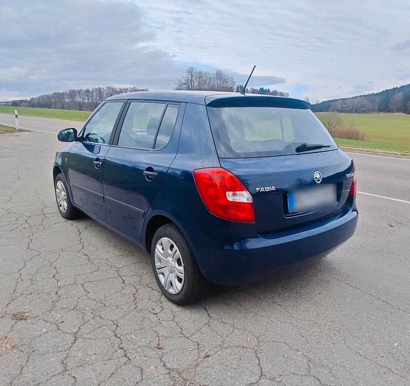 Gebraucht Skoda Fabia 60 PS (44 kW) 2014 Blau Limousine
