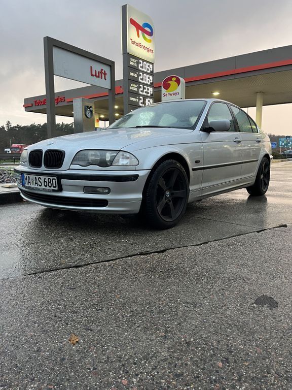 Silber Gebraucht 2000 BMW 323 Limousine | 3.200 € (Guter Preis) - Bild 1/4