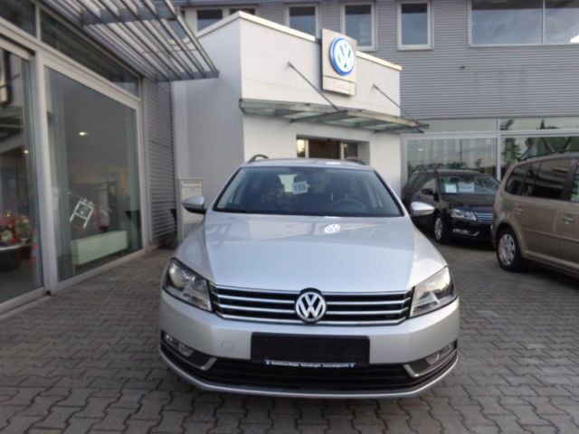 Gebraucht VW Passat 105 PS (77 kW) 2012 Silber metallic Kombi