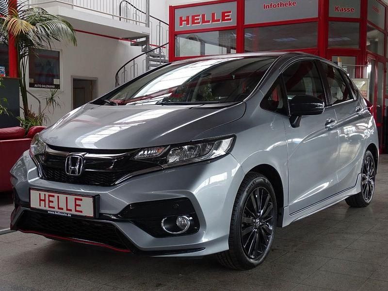 Gebraucht Honda Jazz Dynamic 131 PS (96 kW) 2018 Lunar silver m. (metallic) Kleinwagen