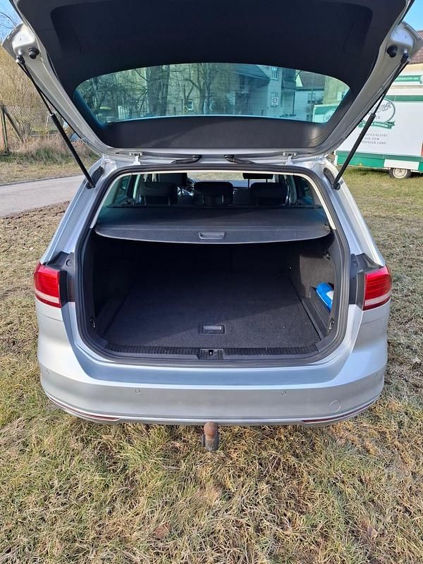 Silber Gebraucht 2016 VW Passat Comfortline Limousine | 8.900 € (Superpreis) - Bild 1/4