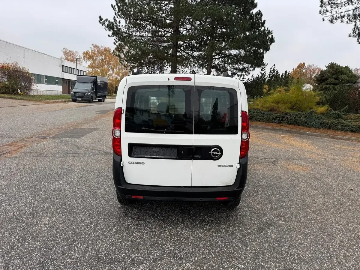 Gebraucht Opel Combo Selection 90 PS (66 kW) 2016 Weiß Van / Kleinbus
