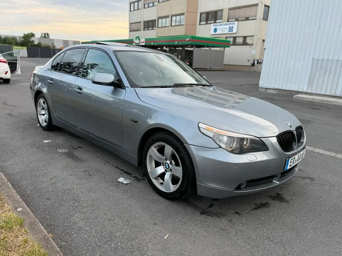 Gebraucht BMW 523 177 PS (130 kW) 2005 Grau Limousine