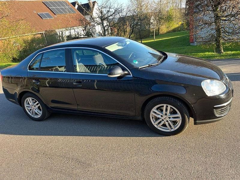 Schwarz Gebraucht 2007 VW Jetta Comfortline Limousine | 2.600 € (Guter Preis) - Bild 1/4
