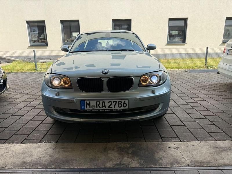 Grün Gebraucht 2008 BMW 116 Sport Line Kleinwagen | 2.499 € (Superpreis) - Bild 1/4