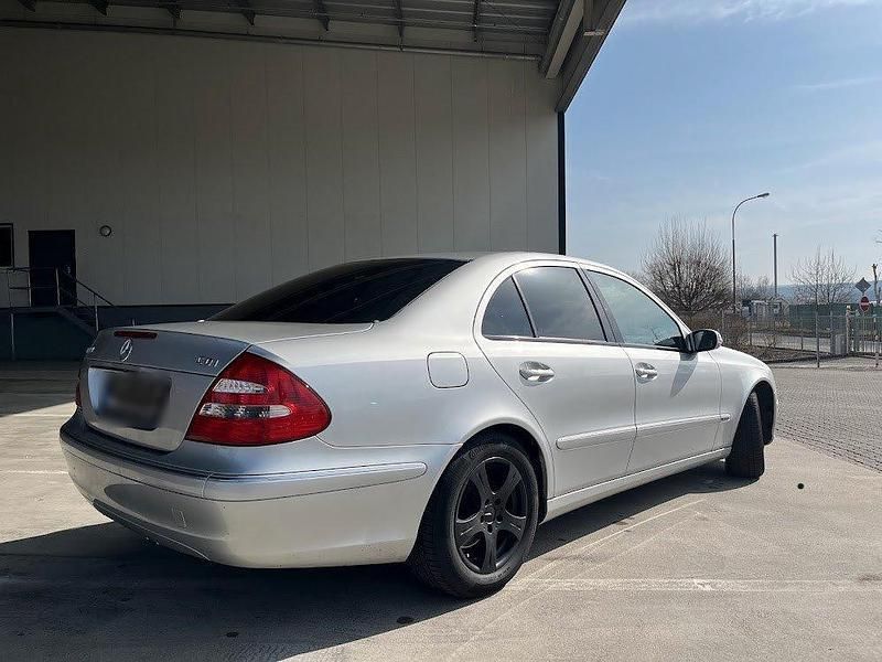 Gebraucht Mercedes E220 Elegance 150 PS (110 kW) 2004 Silber Limousine