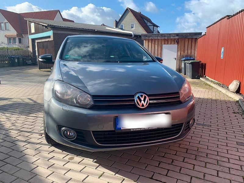 Grau Gebraucht 2011 VW Golf Style Limousine | 4.900 € (Fairer Preis) - Bild 1/2