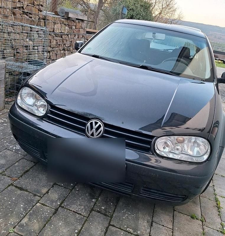 Gebraucht VW Golf IV 90 PS (66 kW) 2001 Schwarz Kleinwagen