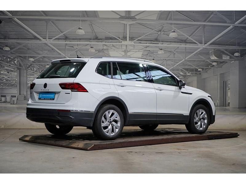 Gebraucht VW Tiguan Allspace Life 150 PS (110 kW) 2023 Weiß SUV