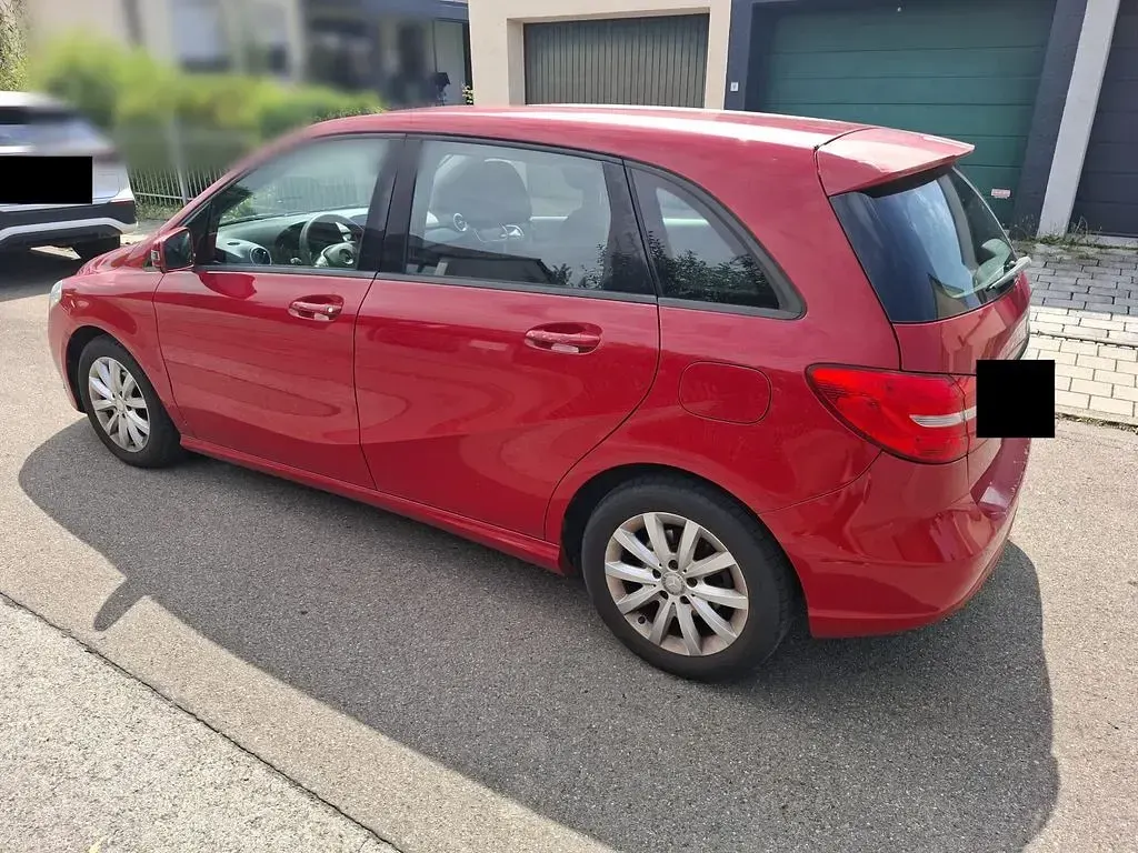 Gebraucht Mercedes B180 122 PS (89 kW) 2012 Rot Kleinwagen