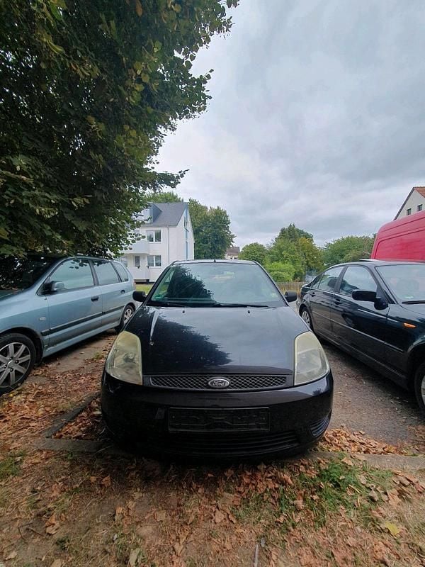 Schwarz Gebraucht 2004 Ford Fiesta Kleinwagen | 450 € (Superpreis) - Bild 1/4