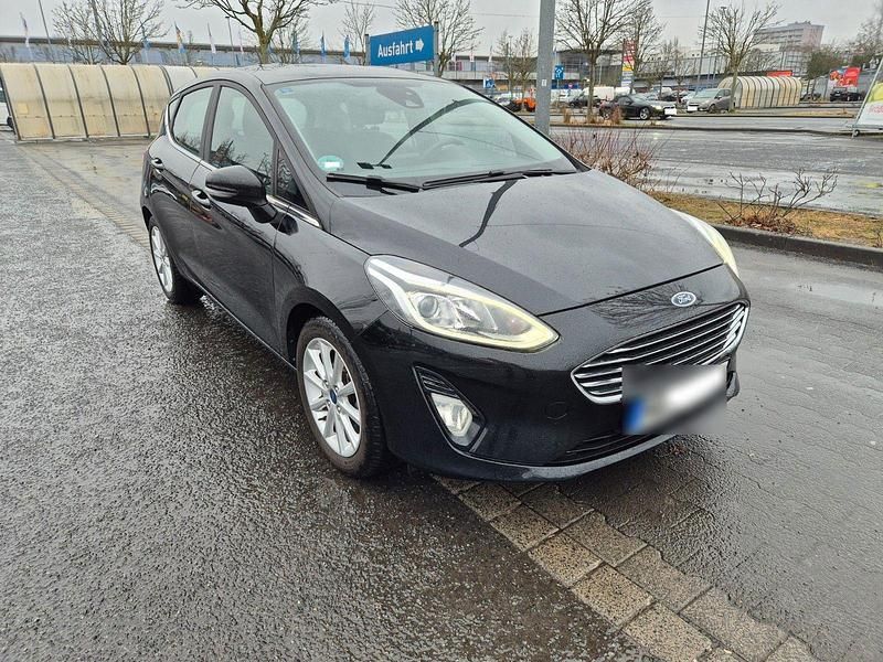 Gebraucht Ford Fiesta Titanium 101 PS (74 kW) 2018 Schwarz Kleinwagen