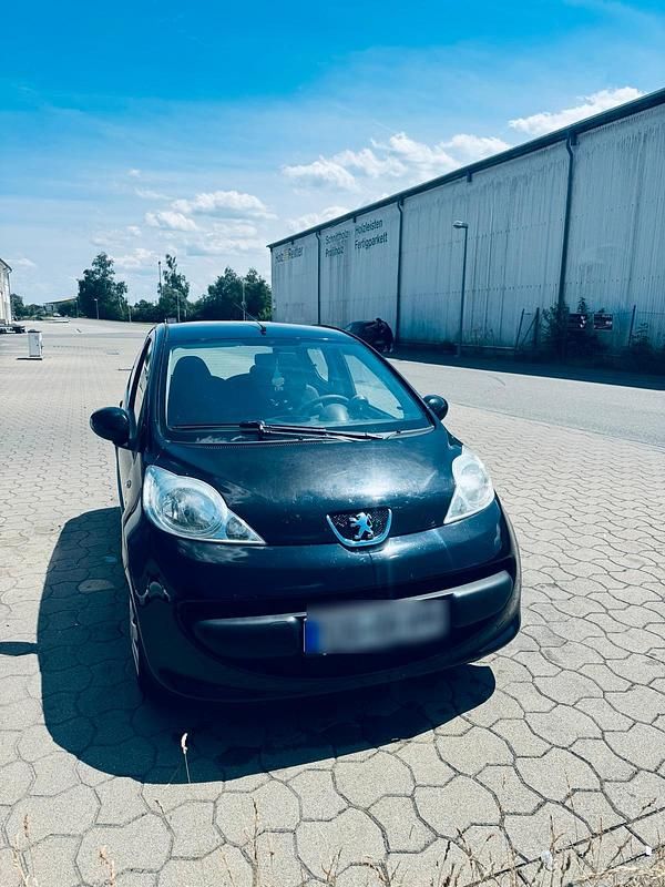 Schwarz Gebraucht 2008 Peugeot 107 Kleinwagen | 1.599 € (Fairer Preis) - Bild 1/4