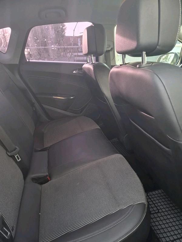 Gebraucht Opel Astra Active 140 PS (102 kW) 2013 Schwarz Limousine