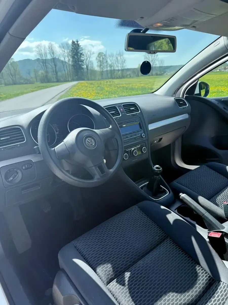 Gebraucht VW Golf VI 105 PS (77 kW) 2011 Weiß Kleinwagen