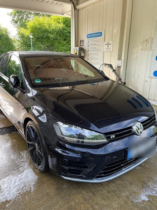 Schwarz Gebraucht 2015 VW Golf Limousine | 25.500 € - Bild 1/4