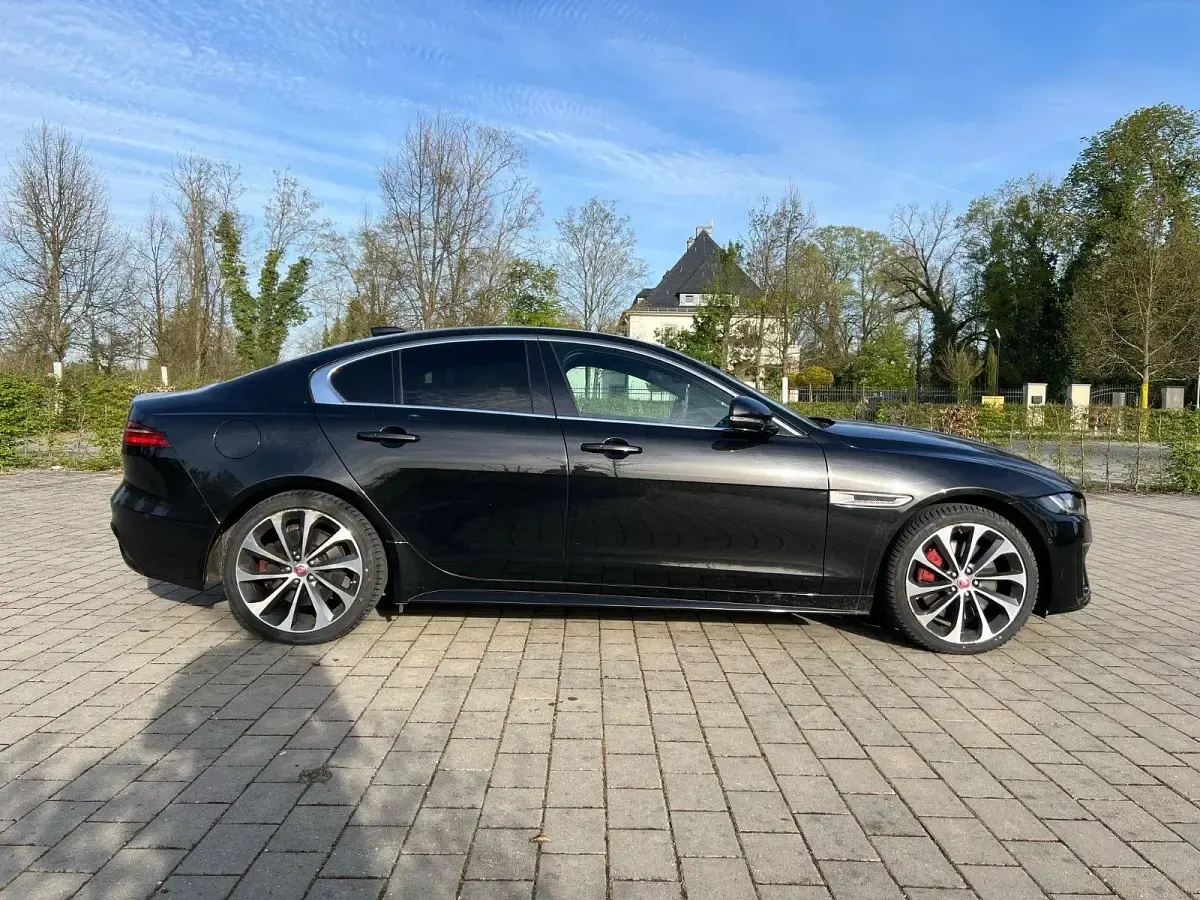 Gebraucht Jaguar XE R-Dynamic 179 PS (131 kW) 2019 Schwarz Limousine