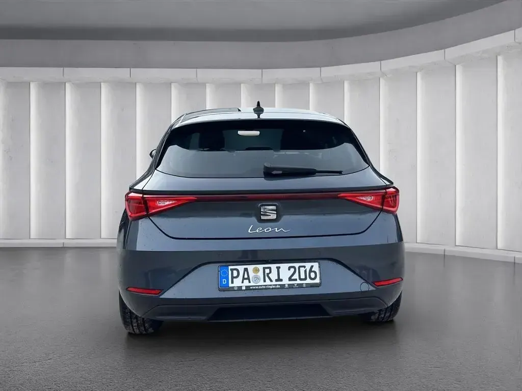 Usata Seat Leon 150 CV (110 kW) 2026 Grigio Berlina