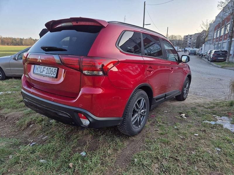 Gebraucht Mitsubishi Outlander Spirit 150 PS (110 kW) 2021 Rot SUV