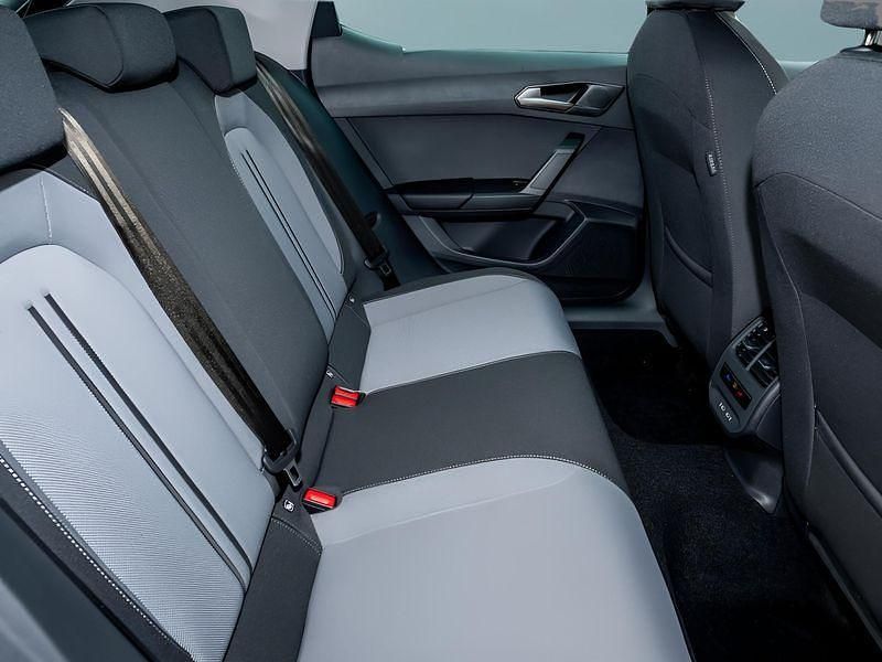 Neu Seat Leon 150 PS (110 kW) 2025 Grau Kleinwagen