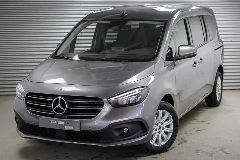 Chromitgrau metallic () Neu 2025 Mercedes 180 Progressive Limousine | 35.670 € (Fairer Preis) - Bild 1/4