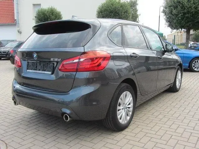 Gebraucht BMW 218 Active Tourer Sport Line 150 PS (110 kW) 2019 Grau Van / Kleinbus