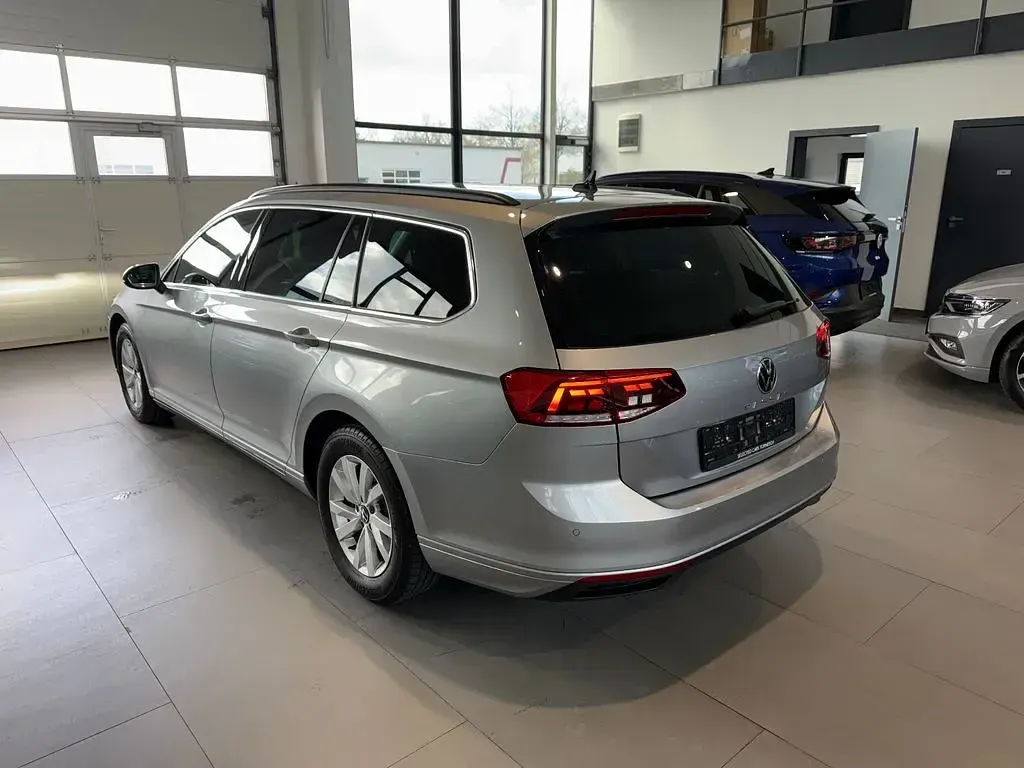 Gebraucht VW Passat Business 150 PS (110 kW) 2023 Silber Kombi