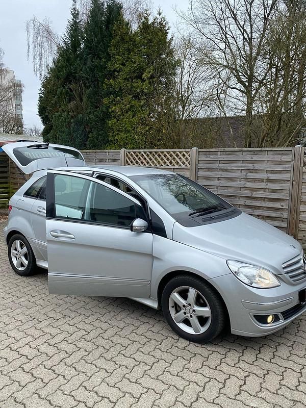 Gebraucht Mercedes B170 116 PS (85 kW) 2006 Silber Van / Kleinbus
