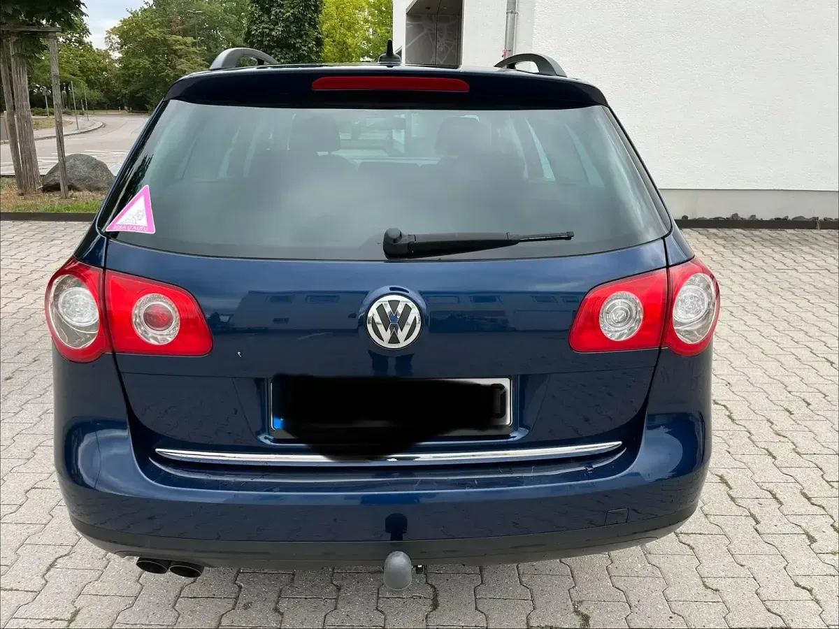 Gebraucht VW Passat 140 PS (102 kW) 2010 Blau Kombi