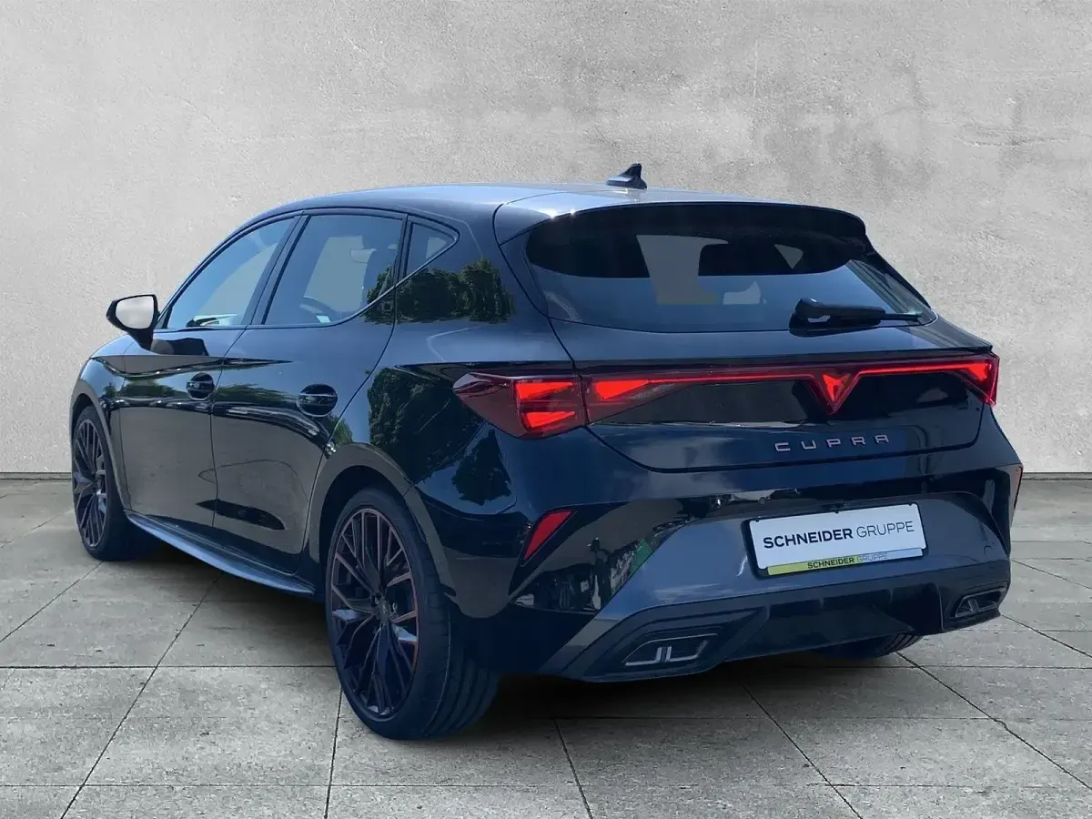 Gebraucht Cupra Leon 150 PS (110 kW) 2025 Midnight schwarz metallic Limousine