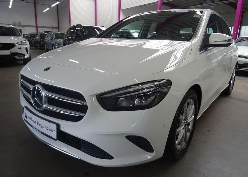 Weiß Gebraucht 2019 Mercedes B220 Van / Kleinbus | 26.949 € (Etwas zu teuer) - Bild 1/4