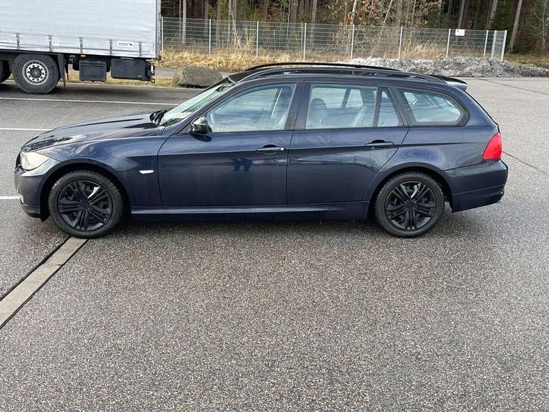 Gebraucht BMW 318 143 PS (105 kW) 2009 Blau Kombi