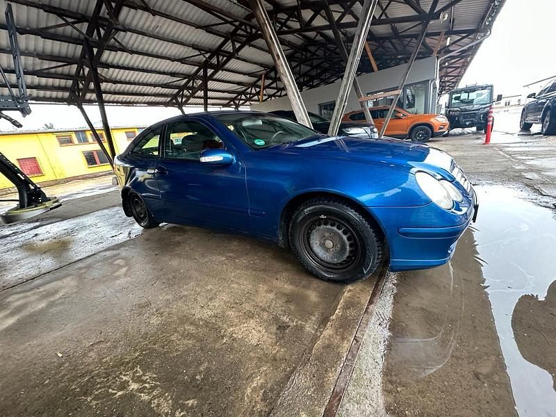 Gebraucht Mercedes C180 142 PS (104 kW) 2003 Blau Coupé