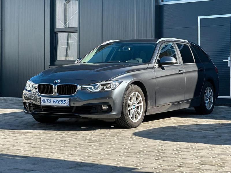Grau Gebraucht 2017 BMW 320 Advantage Kombi | 17.990 € (Guter Preis) - Bild 1/4