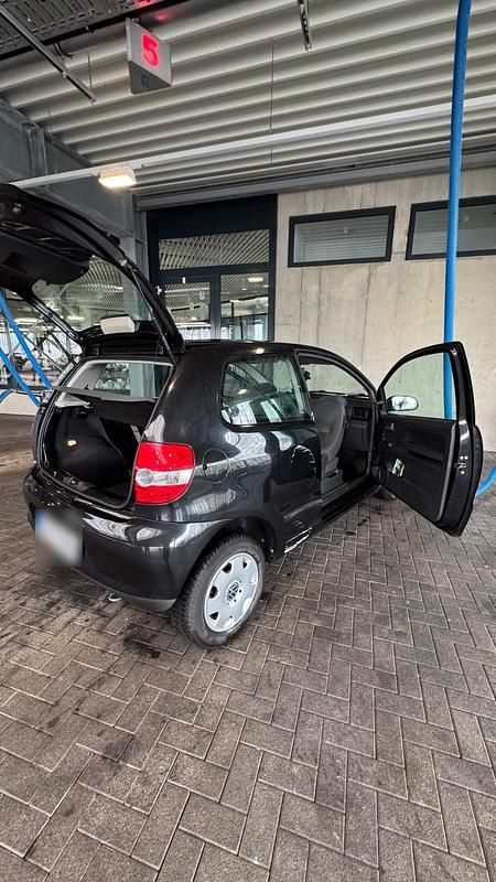 Gebraucht VW Fox 54 PS (39 kW) 2007 Schwarz Kleinwagen