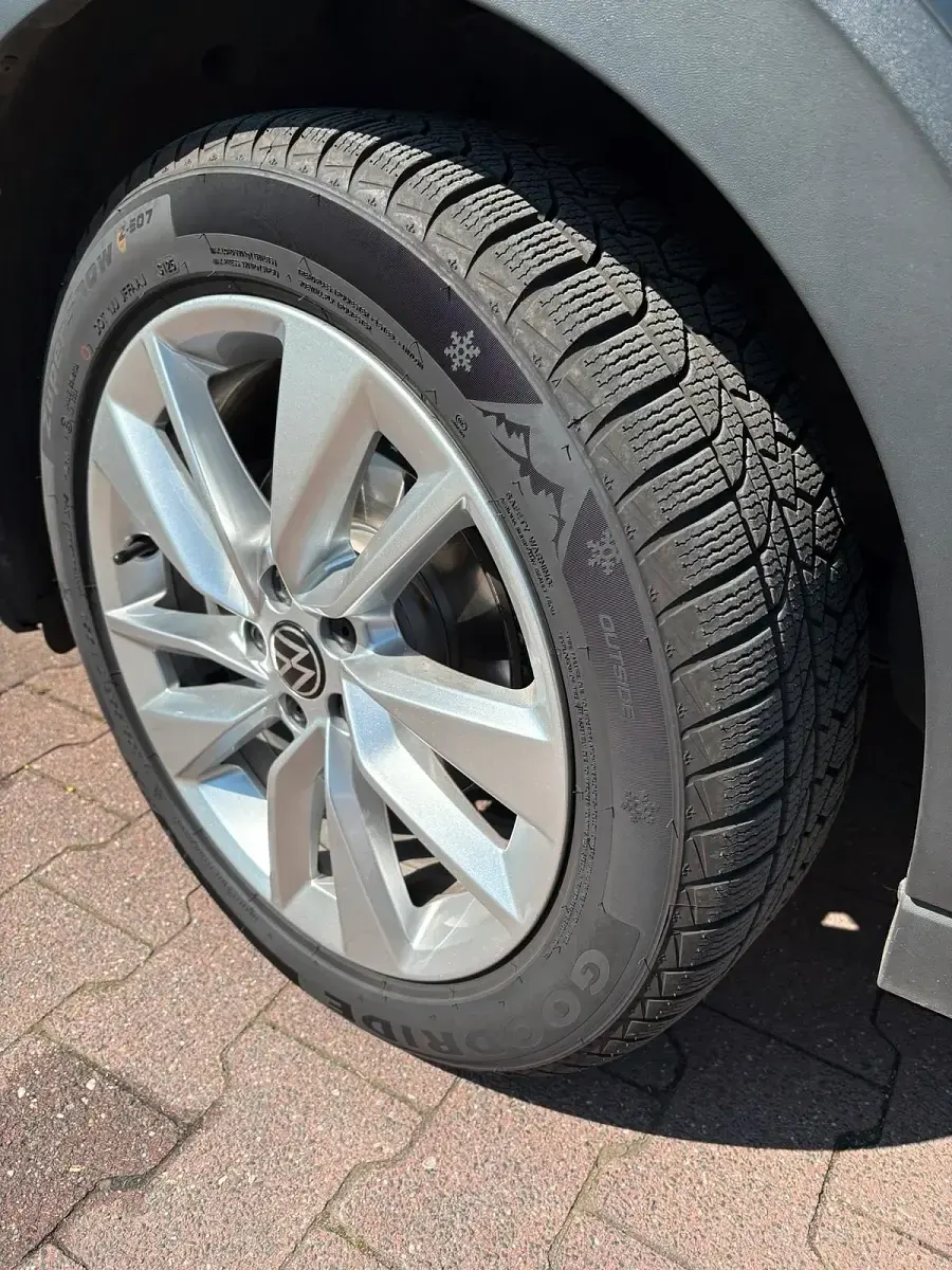 Second-hand VW Taigo 110 CP (80 kW) 2023 Negru SUV
