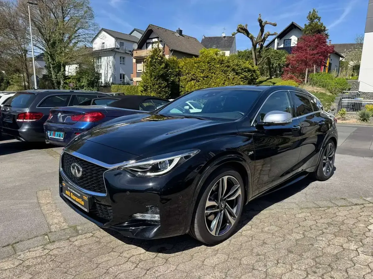 Gebraucht Infiniti Q30 211 PS (155 kW) 2017 Schwarz Kleinwagen