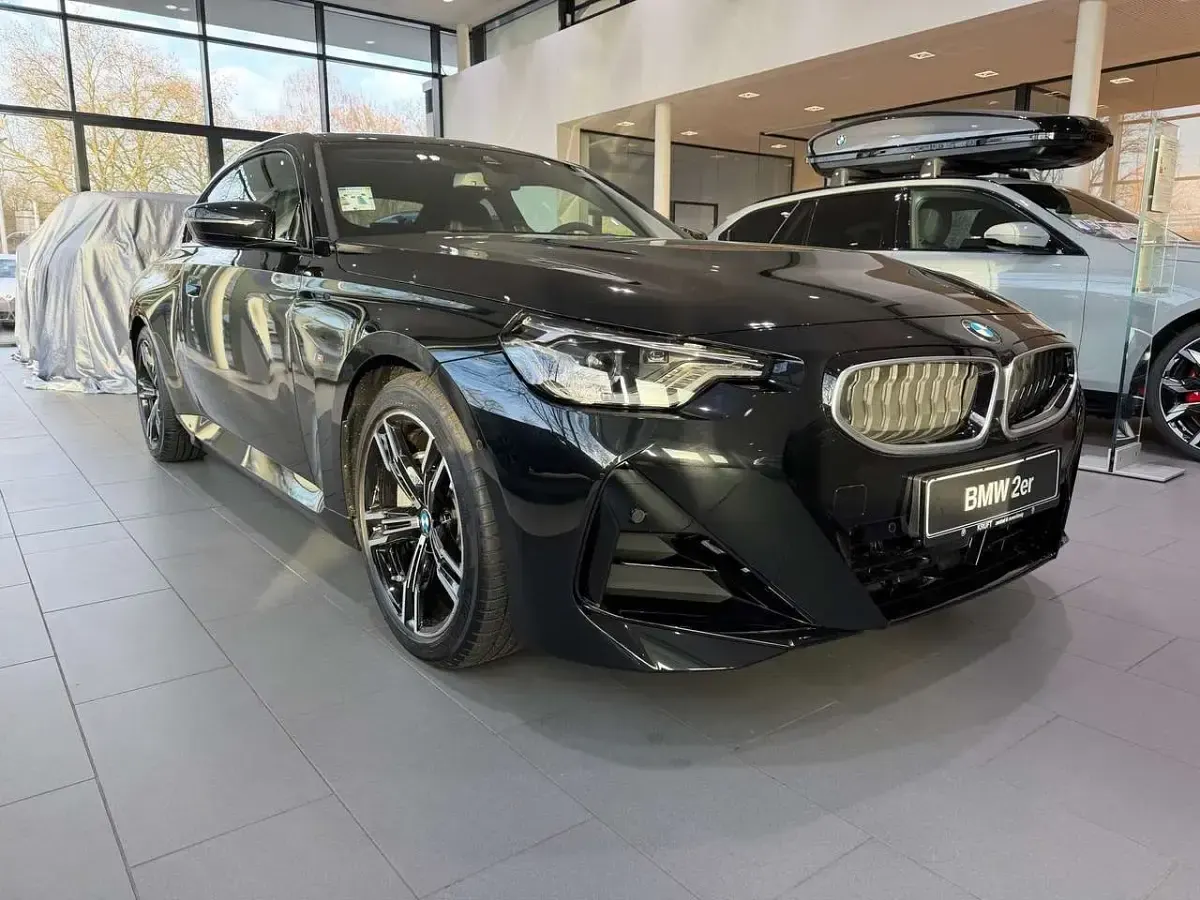 Neu BMW 230 Coupé M Sport 245 PS (180 kW) 2026 Schwarz (black sapphire metallic) Coupé