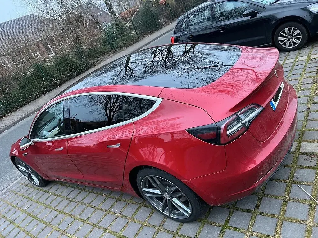 Used Tesla Model 3 RWD 239 kW (325 HP) 2020 Red Sedan