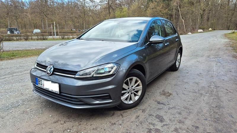 Gebraucht VW Golf VII 86 PS (63 kW) 2018 Grau Limousine