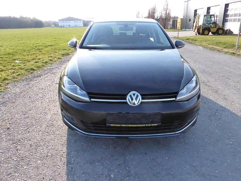 Gebraucht VW Golf VII Highline 122 PS (89 kW) 2014 Deep black perleffekt Kleinwagen