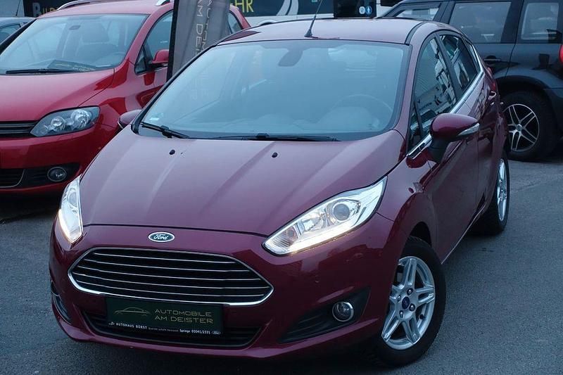 Gebraucht Ford Fiesta Titanium 80 PS (58 kW) 2014 Rot Kleinwagen