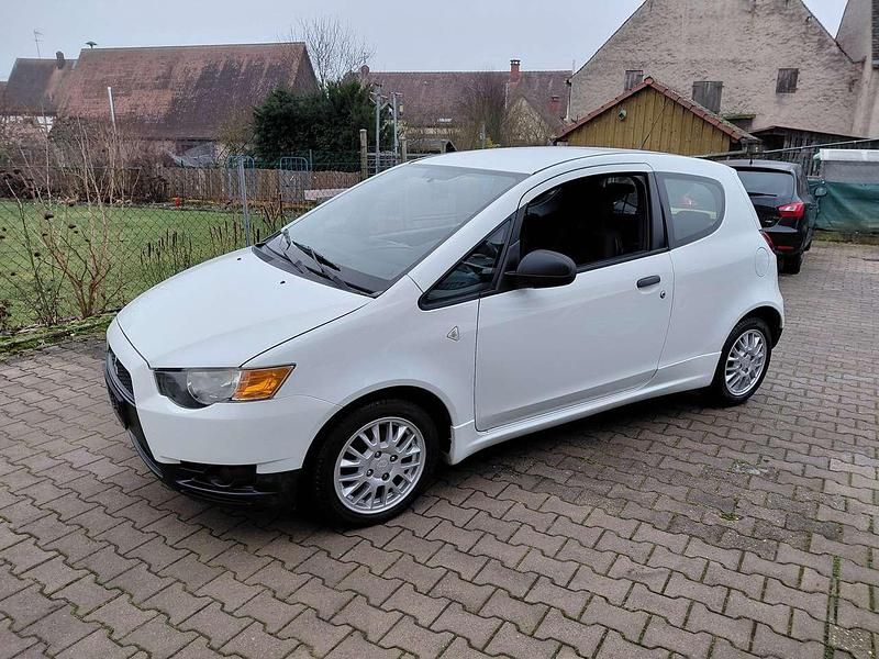 Gebraucht Mitsubishi Colt Inform 75 PS (55 kW) 2009 Weiß Kleinwagen