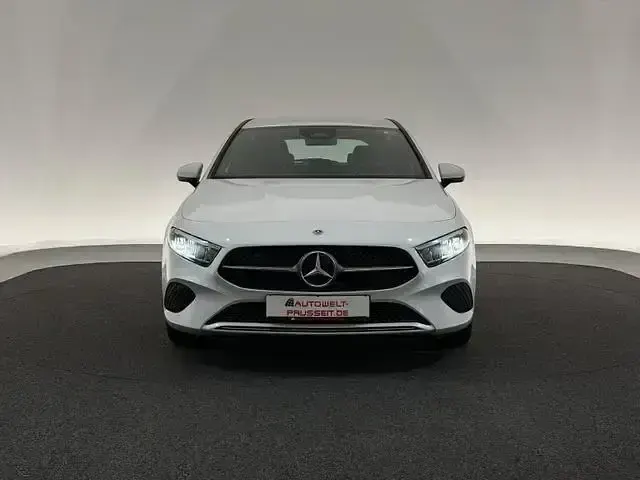 Gebraucht Mercedes A180 Progressive 150 PS (110 kW) 2023 Weiß Limousine