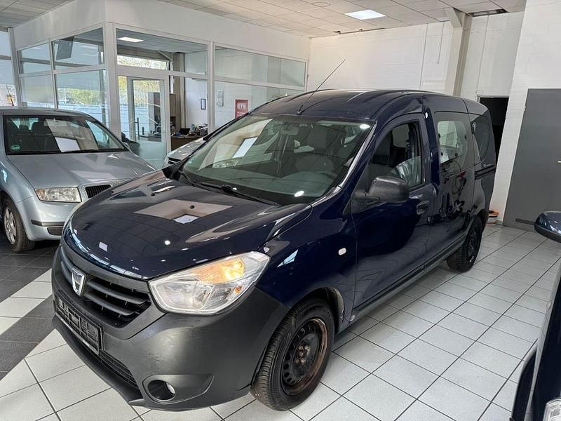 Blau Gebraucht 2015 Dacia Dokker Ambiance Van / Kleinbus | 2.299 € (Guter Preis) - Bild 1/4