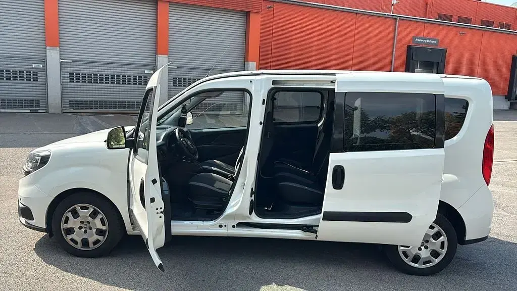 Gebraucht Fiat Doblò 100 kW (136 PS) 2023 Weiß Van / Kleinbus