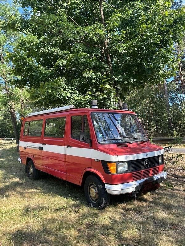 Rot Gebraucht 1980 Mercedes 300 Van / Kleinbus | 10.000 € - Bild 1/4