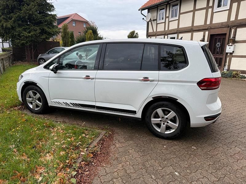 Schwarz Gebraucht 2018 VW Touran Van / Kleinbus | 18.000 € (Superpreis) - Bild 1/4