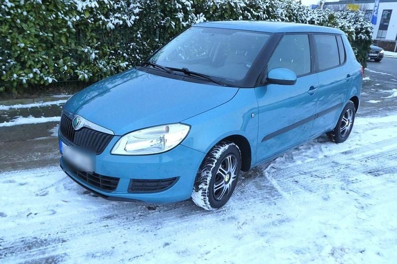 Blau Gebraucht 2011 Skoda Fabia Cool Edition Kleinwagen | 2.750 € (Guter Preis) - Bild 1/4
